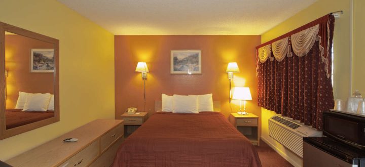 Queen Room in Winnemucca